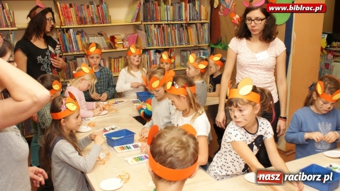 Zdjęcie w galerii na portalu naszraciborz.pl: Urodziny Kubusia Puchatka w bibliotece  wiadomości z regionu