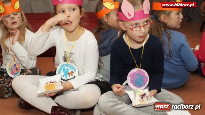 Zdjęcie w galerii na portalu naszraciborz.pl: Urodziny Kubusia Puchatka w bibliotece  wiadomości z regionu