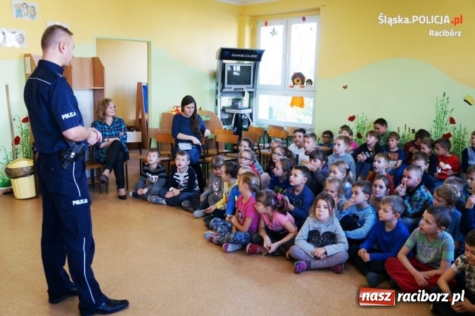 Zdjęcie w galerii na portalu naszraciborz.pl: Mundurowi z wizytą w Zespole Szkolno-Przedszkolnym nr 3  wiadomości z regionu