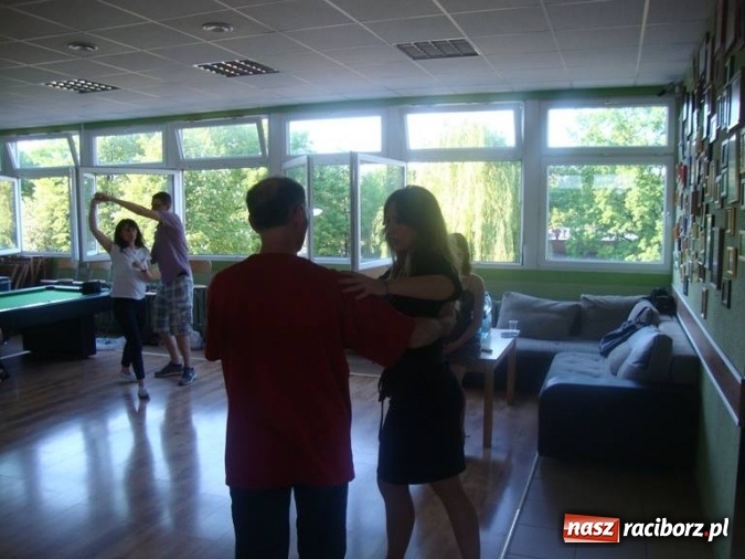 Zdjęcie w galerii na portalu naszraciborz.pl: Warsztaty taneczne DISCOFOX, kursy tańca sylwestrowo-studniówkowe w Studio EFECT wiadomości z regionu