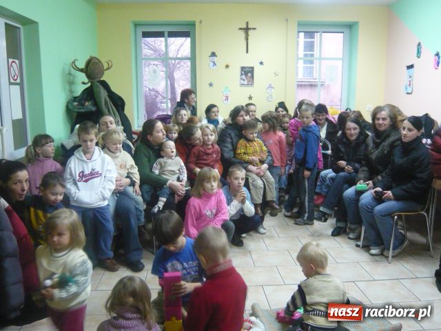 Zdjęcie w galerii na portalu naszraciborz.pl: Święty Mikołaj w raciborskim Caritasie wiadomości z regionu