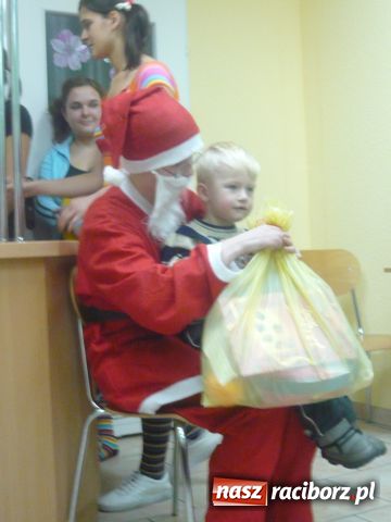 Zdjęcie w galerii na portalu naszraciborz.pl: Święty Mikołaj w raciborskim Caritasie wiadomości z regionu