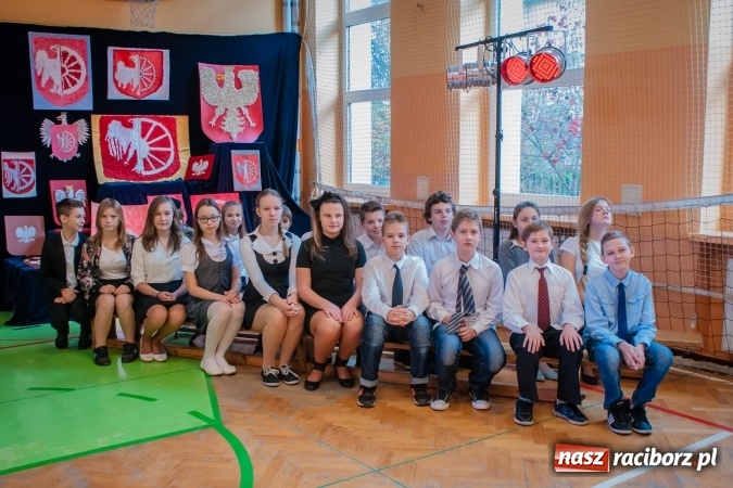 Zdjęcie w galerii na portalu naszraciborz.pl: W SP13 odbyła się uroczysta akademia z okazji Dnia Niepodległości wiadomości z regionu