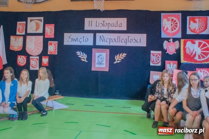 Zdjęcie w galerii na portalu naszraciborz.pl: W SP13 odbyła się uroczysta akademia z okazji Dnia Niepodległości wiadomości z regionu