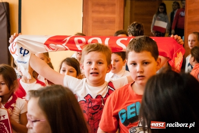 Zdjęcie w galerii na portalu naszraciborz.pl: W SP13 odbyła się uroczysta akademia z okazji Dnia Niepodległości wiadomości z regionu