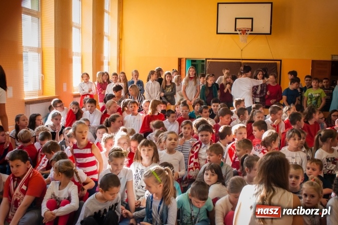Zdjęcie w galerii na portalu naszraciborz.pl: W SP13 odbyła się uroczysta akademia z okazji Dnia Niepodległości wiadomości z regionu