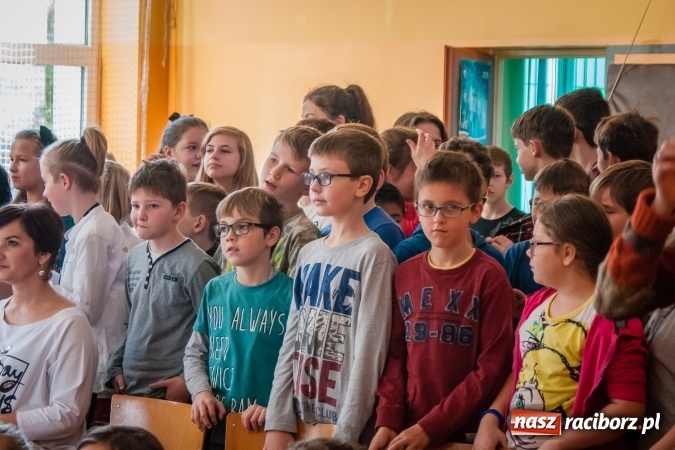 Zdjęcie w galerii na portalu naszraciborz.pl: W SP13 odbyła się uroczysta akademia z okazji Dnia Niepodległości wiadomości z regionu