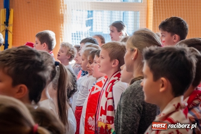 Zdjęcie w galerii na portalu naszraciborz.pl: W SP13 odbyła się uroczysta akademia z okazji Dnia Niepodległości wiadomości z regionu