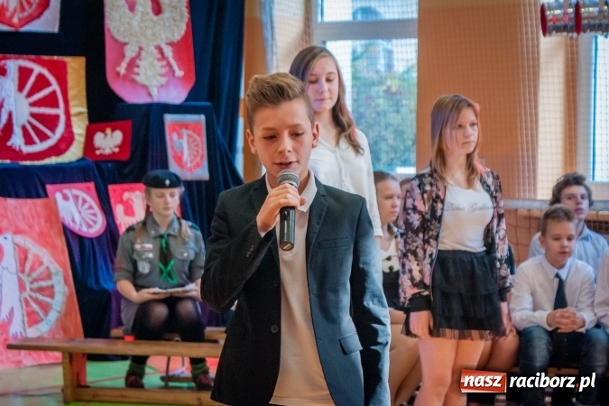 Zdjęcie w galerii na portalu naszraciborz.pl: W SP13 odbyła się uroczysta akademia z okazji Dnia Niepodległości wiadomości z regionu