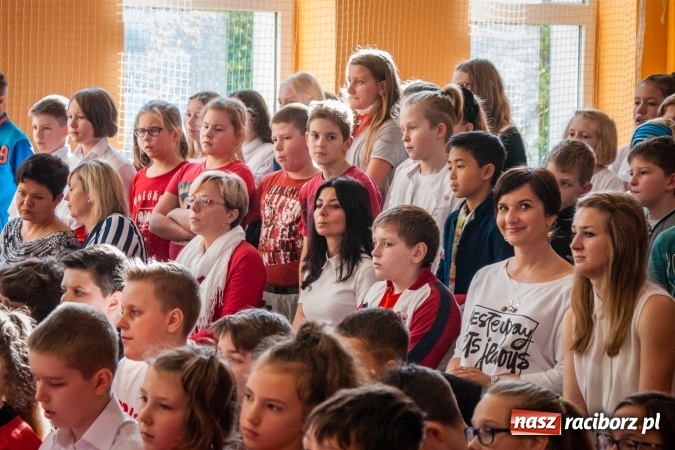Zdjęcie w galerii na portalu naszraciborz.pl: W SP13 odbyła się uroczysta akademia z okazji Dnia Niepodległości wiadomości z regionu