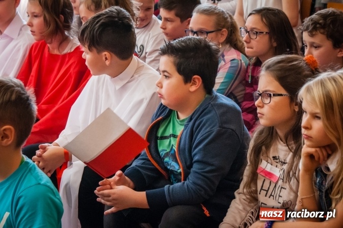 Zdjęcie w galerii na portalu naszraciborz.pl: W SP13 odbyła się uroczysta akademia z okazji Dnia Niepodległości wiadomości z regionu