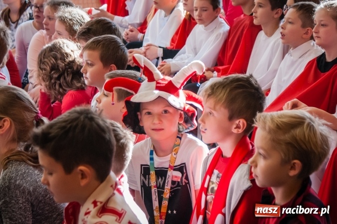 Zdjęcie w galerii na portalu naszraciborz.pl: W SP13 odbyła się uroczysta akademia z okazji Dnia Niepodległości wiadomości z regionu