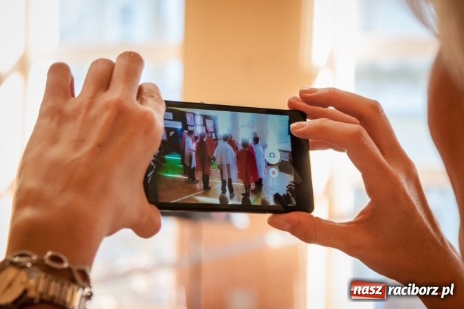 Zdjęcie w galerii na portalu naszraciborz.pl: W SP13 odbyła się uroczysta akademia z okazji Dnia Niepodległości wiadomości z regionu