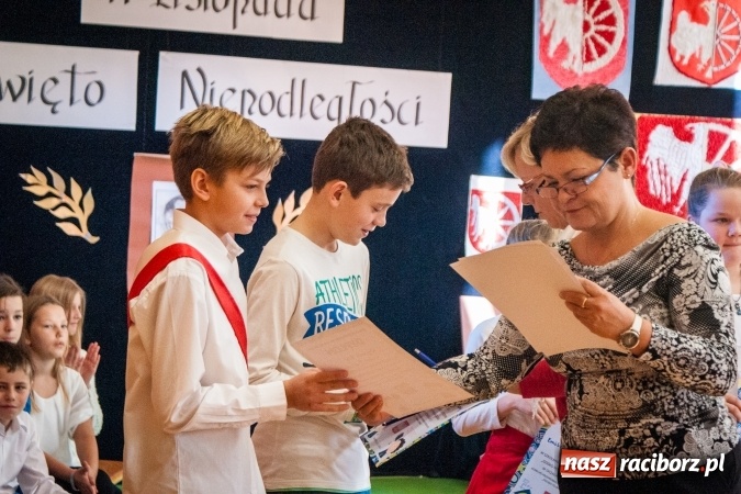 Zdjęcie w galerii na portalu naszraciborz.pl: W SP13 odbyła się uroczysta akademia z okazji Dnia Niepodległości wiadomości z regionu