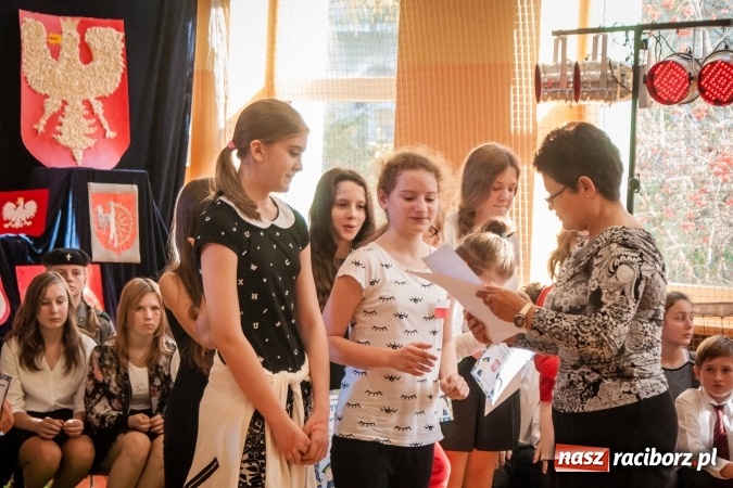 Zdjęcie w galerii na portalu naszraciborz.pl: W SP13 odbyła się uroczysta akademia z okazji Dnia Niepodległości wiadomości z regionu