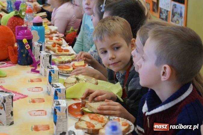 Zdjęcie w galerii na portalu naszraciborz.pl: Daje moc! Odkryli to w szkole w Nędzy wiadomości z regionu