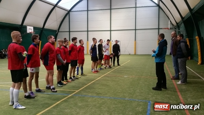 Zdjęcie w galerii na portalu naszraciborz.pl: Inauguracja III edycji Rudzkiej Amatorskiej Ligi Piłki Nożnej Pięcioosobowej wiadomości z regionu