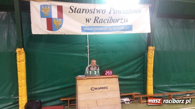 Zdjęcie w galerii na portalu naszraciborz.pl: Inauguracja III edycji Rudzkiej Amatorskiej Ligi Piłki Nożnej Pięcioosobowej wiadomości z regionu