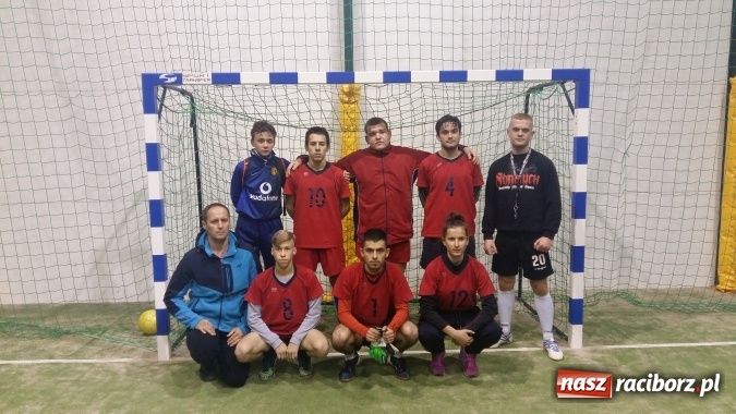 Zdjęcie w galerii na portalu naszraciborz.pl: Inauguracja III edycji Rudzkiej Amatorskiej Ligi Piłki Nożnej Pięcioosobowej wiadomości z regionu