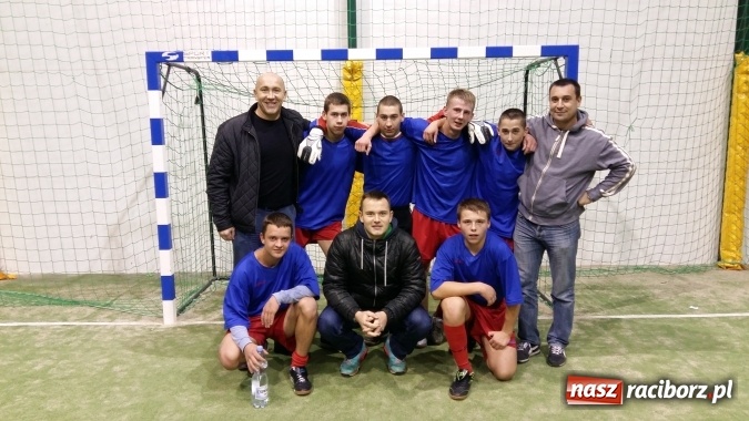 Zdjęcie w galerii na portalu naszraciborz.pl: Inauguracja III edycji Rudzkiej Amatorskiej Ligi Piłki Nożnej Pięcioosobowej wiadomości z regionu