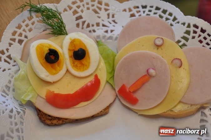 Zdjęcie w galerii na portalu naszraciborz.pl: Śniadania dały im moc! Uczniowie SP18 w ogólnopolskiej akcji wiadomości z regionu