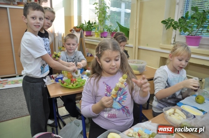 Zdjęcie w galerii na portalu naszraciborz.pl: Śniadania dały im moc! Uczniowie SP18 w ogólnopolskiej akcji wiadomości z regionu