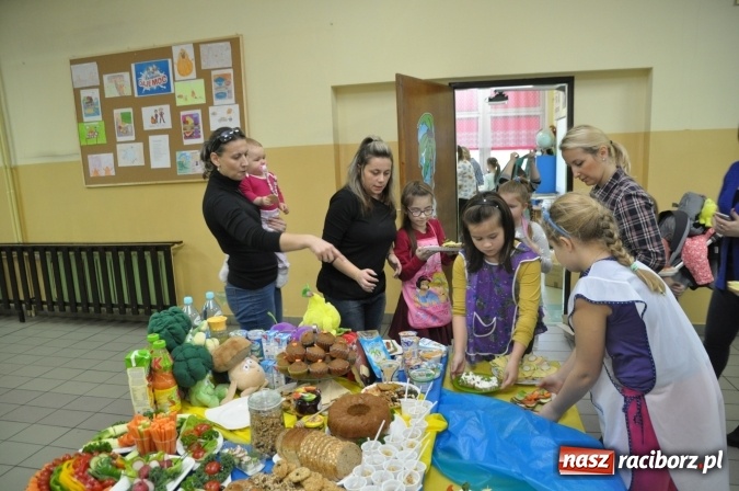 Zdjęcie w galerii na portalu naszraciborz.pl: Śniadania dały im moc! Uczniowie SP18 w ogólnopolskiej akcji wiadomości z regionu