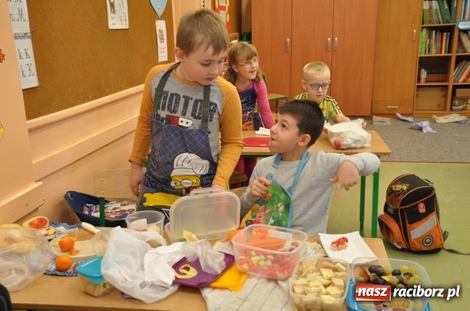 Zdjęcie w galerii na portalu naszraciborz.pl: Śniadania dały im moc! Uczniowie SP18 w ogólnopolskiej akcji wiadomości z regionu