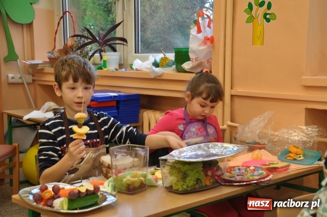 Zdjęcie w galerii na portalu naszraciborz.pl: Śniadania dały im moc! Uczniowie SP18 w ogólnopolskiej akcji wiadomości z regionu