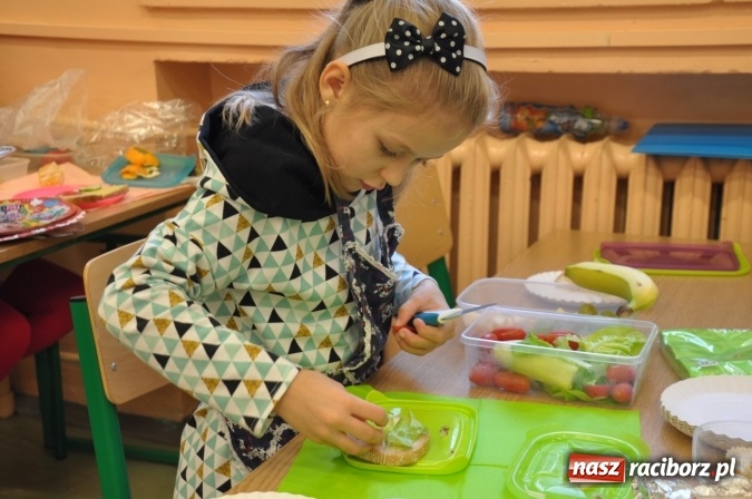 Zdjęcie w galerii na portalu naszraciborz.pl: Śniadania dały im moc! Uczniowie SP18 w ogólnopolskiej akcji wiadomości z regionu