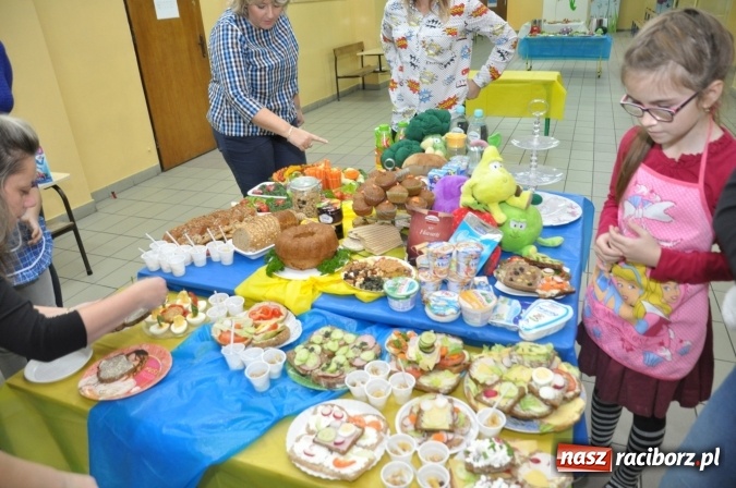Zdjęcie w galerii na portalu naszraciborz.pl: Śniadania dały im moc! Uczniowie SP18 w ogólnopolskiej akcji wiadomości z regionu