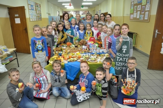 Zdjęcie w galerii na portalu naszraciborz.pl: Śniadania dały im moc! Uczniowie SP18 w ogólnopolskiej akcji wiadomości z regionu