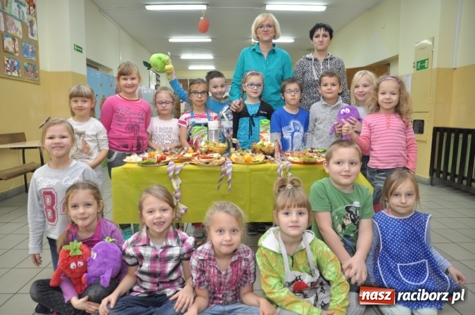 Zdjęcie w galerii na portalu naszraciborz.pl: Śniadania dały im moc! Uczniowie SP18 w ogólnopolskiej akcji wiadomości z regionu