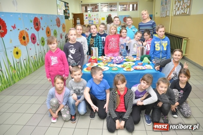 Zdjęcie w galerii na portalu naszraciborz.pl: Śniadania dały im moc! Uczniowie SP18 w ogólnopolskiej akcji wiadomości z regionu
