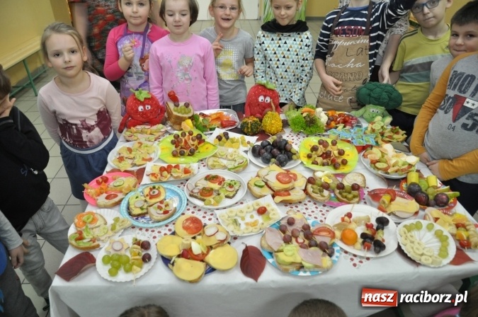 Zdjęcie w galerii na portalu naszraciborz.pl: Śniadania dały im moc! Uczniowie SP18 w ogólnopolskiej akcji wiadomości z regionu