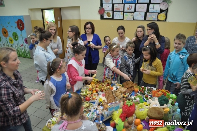 Zdjęcie w galerii na portalu naszraciborz.pl: Śniadania dały im moc! Uczniowie SP18 w ogólnopolskiej akcji wiadomości z regionu