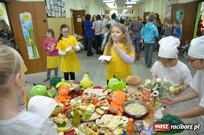 Zdjęcie w galerii na portalu naszraciborz.pl: Śniadania dały im moc! Uczniowie SP18 w ogólnopolskiej akcji wiadomości z regionu