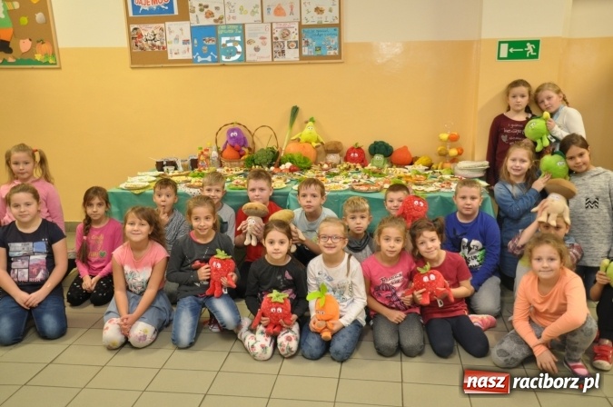 Zdjęcie w galerii na portalu naszraciborz.pl: Śniadania dały im moc! Uczniowie SP18 w ogólnopolskiej akcji wiadomości z regionu