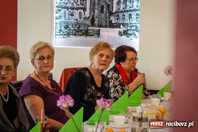 Zdjęcie w galerii na portalu naszraciborz.pl: Seniorzy z naszego miasta świętowali dziś w Raciborskiej wiadomości z regionu