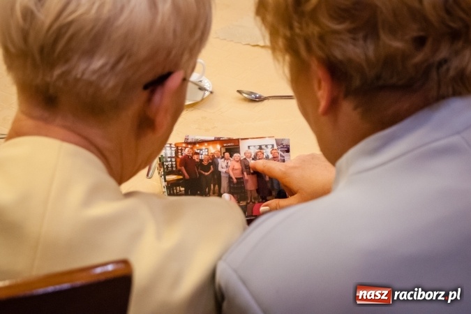 Zdjęcie w galerii na portalu naszraciborz.pl: Seniorzy z naszego miasta świętowali dziś w Raciborskiej wiadomości z regionu