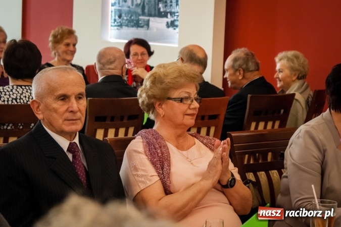 Zdjęcie w galerii na portalu naszraciborz.pl: Seniorzy z naszego miasta świętowali dziś w Raciborskiej wiadomości z regionu