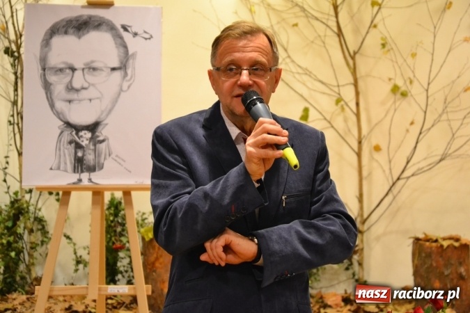 Zdjęcie w galerii na portalu naszraciborz.pl: W zwierciadle satyry - promocja książki Zbigniewa Woźniaka na Zamku Piastowskim wiadomości z regionu