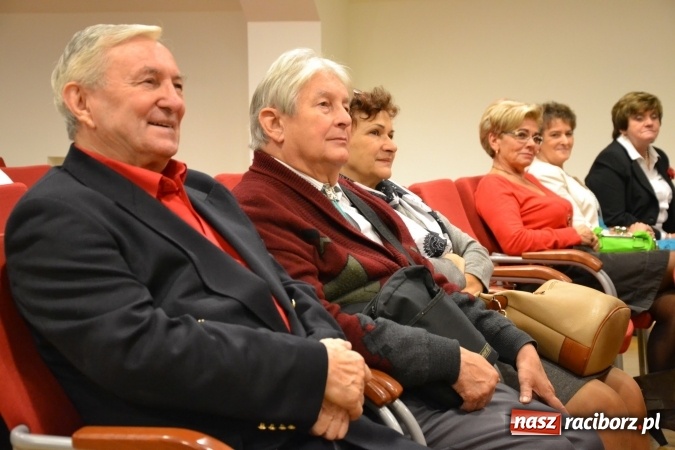 Zdjęcie w galerii na portalu naszraciborz.pl: W zwierciadle satyry - promocja książki Zbigniewa Woźniaka na Zamku Piastowskim wiadomości z regionu