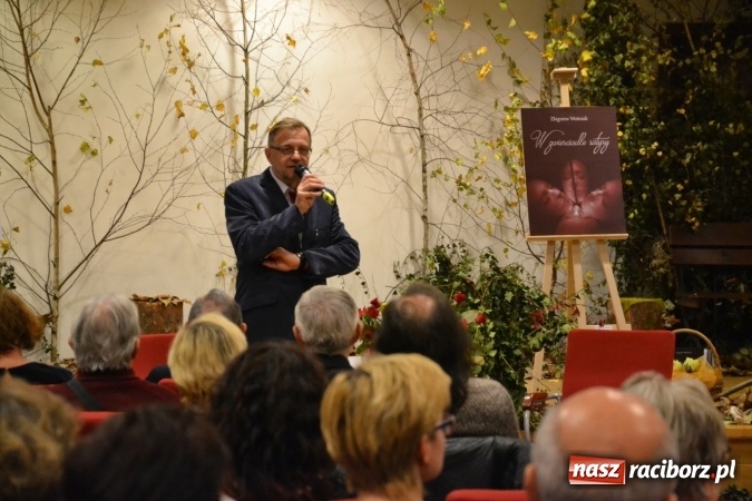 Zdjęcie w galerii na portalu naszraciborz.pl: W zwierciadle satyry - promocja książki Zbigniewa Woźniaka na Zamku Piastowskim wiadomości z regionu