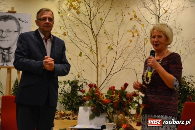 Zdjęcie w galerii na portalu naszraciborz.pl: W zwierciadle satyry - promocja książki Zbigniewa Woźniaka na Zamku Piastowskim wiadomości z regionu