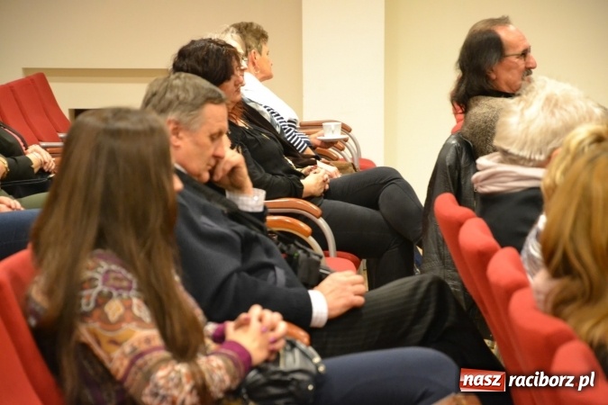 Zdjęcie w galerii na portalu naszraciborz.pl: W zwierciadle satyry - promocja książki Zbigniewa Woźniaka na Zamku Piastowskim wiadomości z regionu