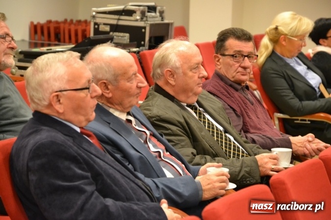 Zdjęcie w galerii na portalu naszraciborz.pl: W zwierciadle satyry - promocja książki Zbigniewa Woźniaka na Zamku Piastowskim wiadomości z regionu