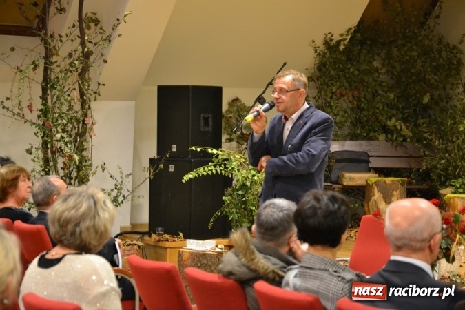 Zdjęcie w galerii na portalu naszraciborz.pl: W zwierciadle satyry - promocja książki Zbigniewa Woźniaka na Zamku Piastowskim wiadomości z regionu