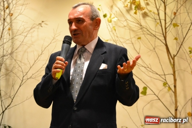 Zdjęcie w galerii na portalu naszraciborz.pl: W zwierciadle satyry - promocja książki Zbigniewa Woźniaka na Zamku Piastowskim wiadomości z regionu