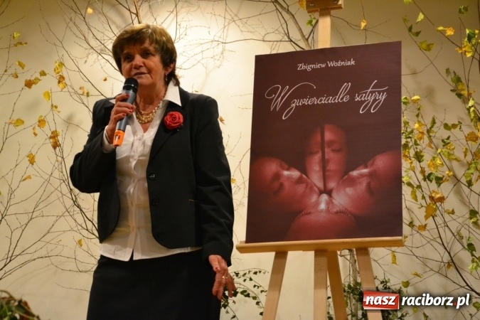 Zdjęcie w galerii na portalu naszraciborz.pl: W zwierciadle satyry - promocja książki Zbigniewa Woźniaka na Zamku Piastowskim wiadomości z regionu